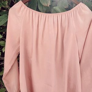 Off shoulders blouse
